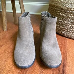 White Mountain Tan Ankle Boots